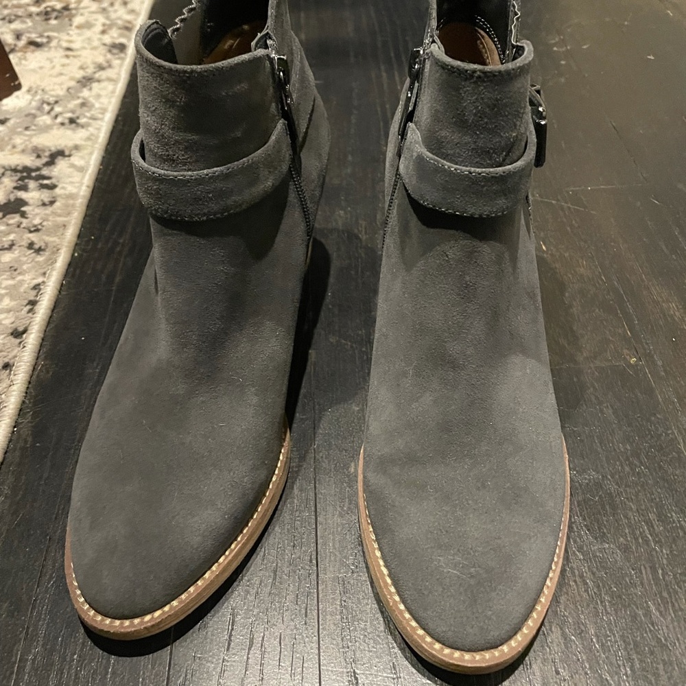 Size 9.5 Grey Wedge Heels